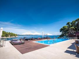 Hotel Maxim, four-star hotel in Božava