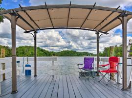 Paradise Lakehouse with Dock and Water Views!, hotel in Hickory