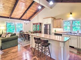 4 Mi to Ski Slopes Family-Friendly Bartlett Home!: Bartlett şehrinde bir otel
