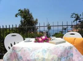 2 bedrooms house at Maratea 500 m away from the beach with sea view enclosed garden and wifi