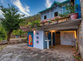 Vista Hostel Jeolikote, Nainital, οικογενειακό ξενοδοχείο σε Patwa Dunga