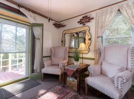 Saratoga Farmstead B&B، فندق رخيص في ساراتوجا سبرينجز