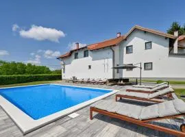 5 Bedroom Cozy Home In Desni Stefanki