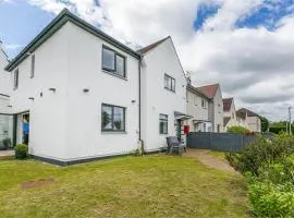 Dreghorn House 5 bedrooms,9 beds,3 toilets 2 showers,1 bath,2 reception Free Parking 233 mbp Wifi