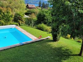 Beautiful property in front of Annecy Lake, hótel í Veyrier-du-Lac