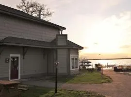 Lakefront Gull Lake 2BR Condo Boat Rentals Available Bay Colony 773