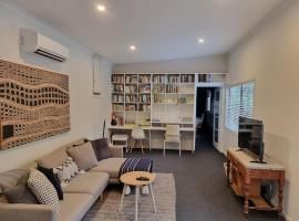 Sunset Beach Shack on Surf, hotel in Inverloch