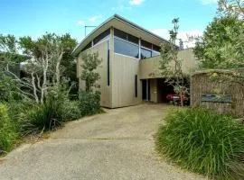 Stylish Holiday Home opposite Surf