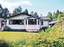 Pet Friendly Home In Laholm With Kitchen, cottage in Plingshult
