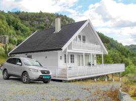 Beautiful Home In Fister With Wifi – hotel z parkingiem w mieście Årdal