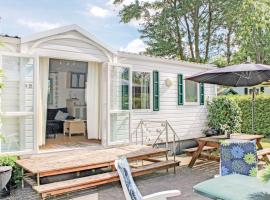 Lovely Home In Tzummarum With Wifi, Hotel in Tzummarum