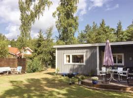 Awesome Home In Mrbylnga With 3 Bedrooms And Wifi, hotel di Stora Frö