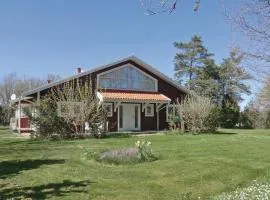 Stunning Home In Drottningskr With 3 Bedrooms And Wifi