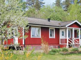 Cozy Home In Nossebro With Kitchen，Lekåsa的小屋