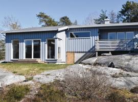 Beautiful Home In Sandefjord With 3 Bedrooms And Wifi, hytte i Sandefjord