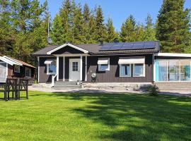 Lovely Home In rjng With Kitchen, hotel na may parking sa Gyltenäs