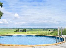 Lovely Home In ngelholm With Outdoor Swimming Pool, hotel de 4 estrelas em Ängelholm