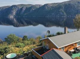 Awesome Home In Farsund With Jacuzzi، فندق في فارسوند