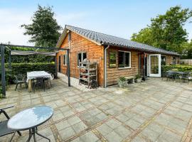 Nice Home In Loosdrecht With Wifi, cottage in Loosdrecht