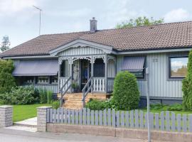 3 Bedroom Cozy Home In Vimmerby, puhkemajutus sihtkohas Vimmerby