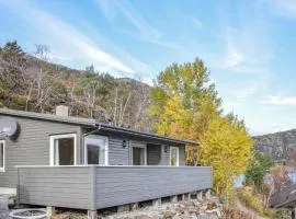3 Bedroom Cozy Home In Forsand
