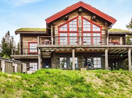 Lovely Home In Trysil With House A Mountain View, luxury hotel in Mælem