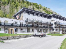 Nice Apartment In Vossestrand With Swimming Pool, hotel in Vossestrand