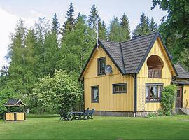 Awesome Home In lmhult With 3 Bedrooms, hotel in Älmhult