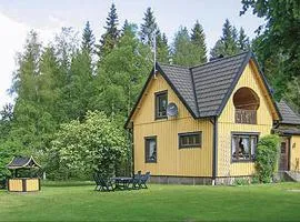 Three-Bedroom Holiday Home In Almhult