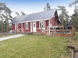 Nice Home In Visby With 4 Bedrooms, villa à Endre