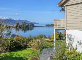 1 Bedroom Lovely Apartment In Svortevik