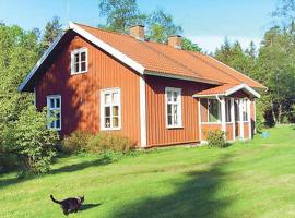 Nice Home In Grimss With 3 Bedrooms, Sauna And Wifi, hotel a Hestra