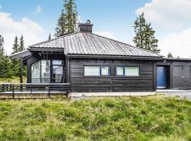 Amazing Home In Sjusjen With 3 Bedrooms, Sauna And Wifi, feriebolig i Sjusjøen