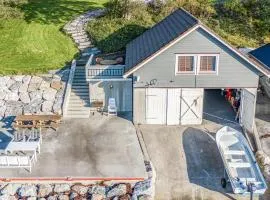 Beautiful Home In Hundeidvik