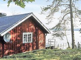 Stunning Home In Kpmannebro With Kitchen, cabaña o casa de campo en Säljebyn
