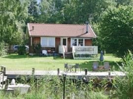 2 Bedroom Cozy Home In Sjtorp, hotelli kohteessa Sjötorp