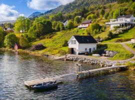 Privāta brīvdienu naktsmītne Beautiful Apartment In Vestnes With House A Mountain View pilsētā Vestnes