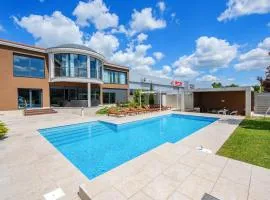 Stunning Home In Zminj With 5 Bedrooms, Wifi And Outdoor Swimming Pool