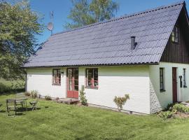 Amazing Home In Bstad With Kitchen, коттедж в городе Skottorp