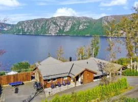 4 Bedroom Awesome Home In Farsund