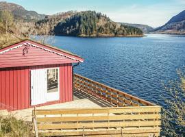 Awesome Home In Hyllestad With House A Mountain View, feriehus i Hovland