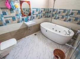 mezzanine villa W/T Hot Tub Jacuzzi