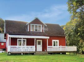 Gorgeous Home In Annerstad With Kitchen, cottage ở Skärseryd