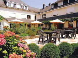 Le Petit Saule, hotel with pools in Ucimont