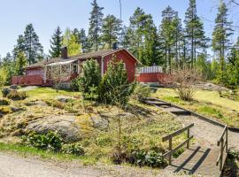 Lovely Home In by With Kitchen, hotelli kohteessa Åby
