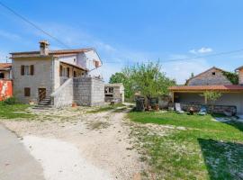 Cozy Home In Pazin With House A Panoramic View, hotel v destinaci Pazin