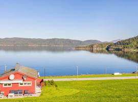 Awesome Home In Vgstranda With House Sea View, vakantiehuis in Reistad