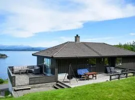 3 Bedroom Stunning Home In Bjoa
