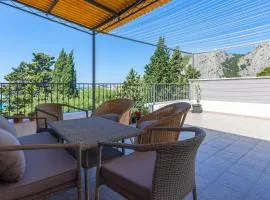 Gorgeous Apartment In Omis With Kitchen