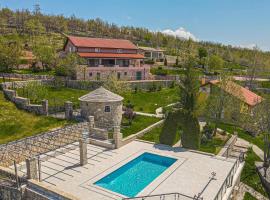 Awesome Home In Kijevo With Outdoor Swimming Pool, budgethotel i Kijevo